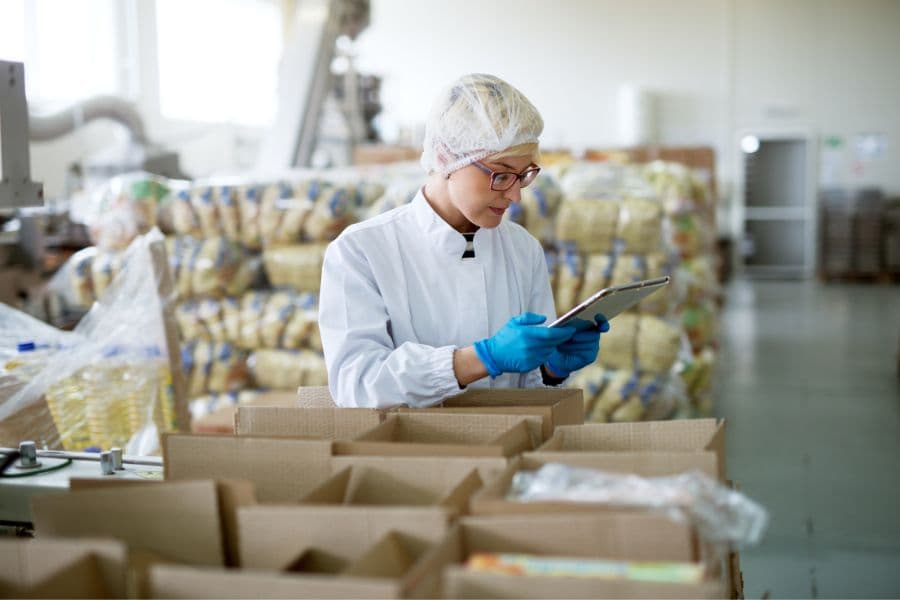 Person performing a packaging audit