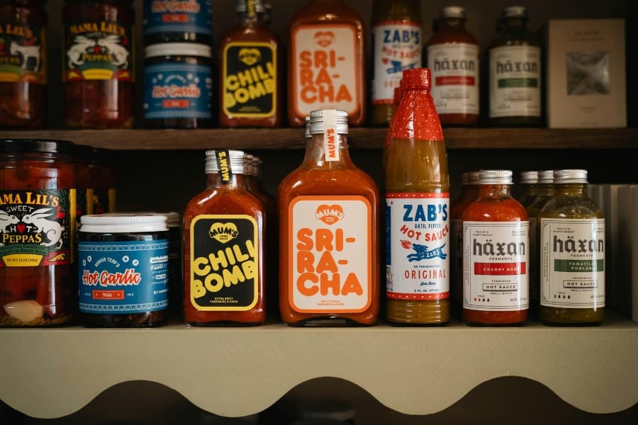 Glass condiment bottle for spicy foods